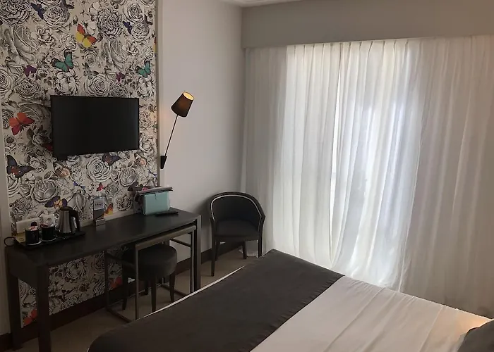 Hotel & Les Roches Noires 3*