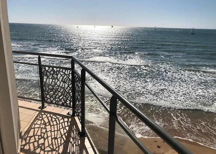 & Les Roches Noires 3* Les Sables-dʼOlonne