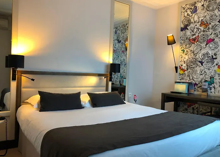 Hotel & Les Roches Noires