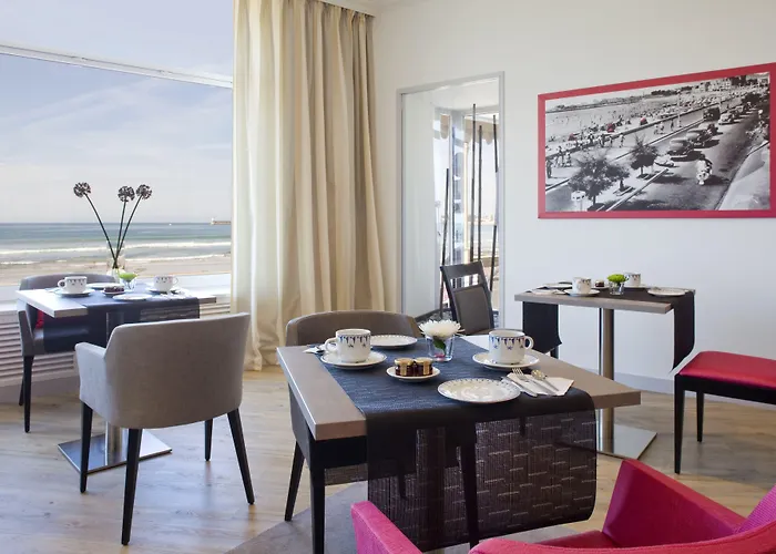 Hotel & Les Roches Noires