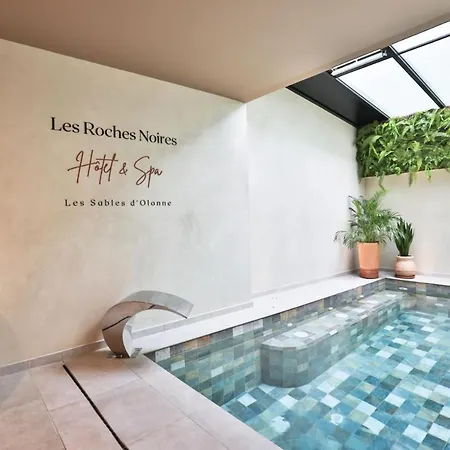 & Les Roches Noires 3*