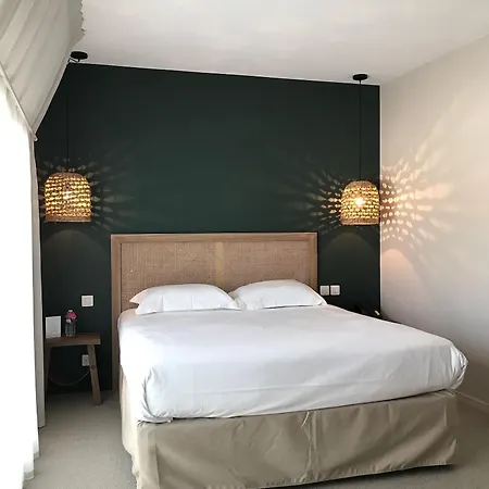 & Les Roches Noires Hotel 3*