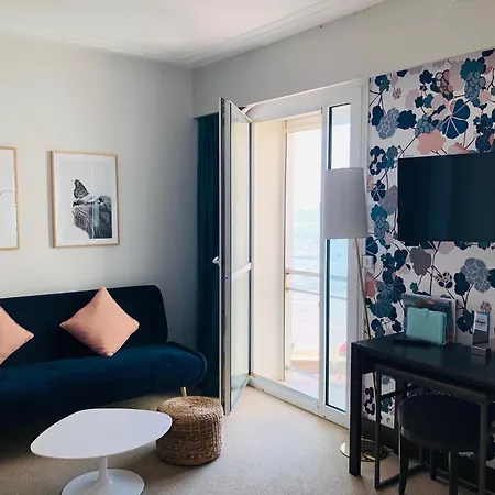 ホテル & Les Roches Noires