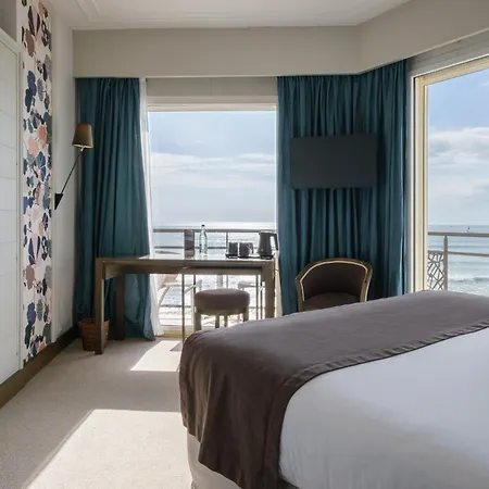 Hotel & Les Roches Noires 3*