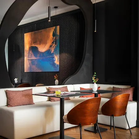 Hotel & Les Roches Noires 3*