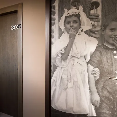 Hotel & Les Roches Noires