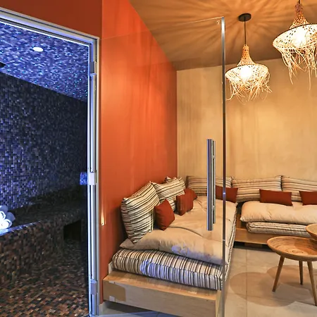 Hotel & Les Roches Noires 3*