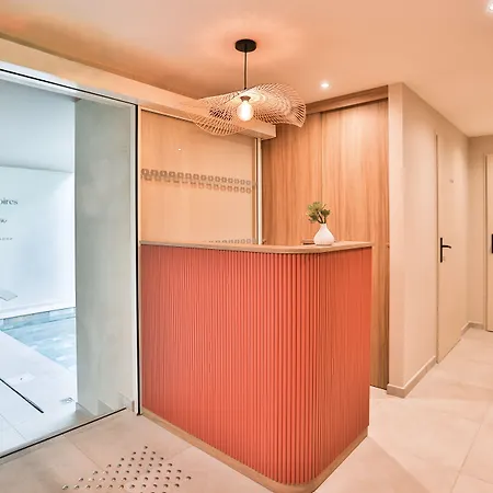 & Les Roches Noires 3* レ・サ​​ーブル・ドロンヌ