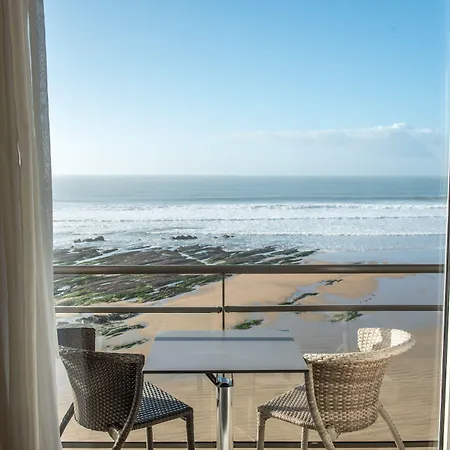 & Les Roches Noires レ・サ​​ーブル・ドロンヌ