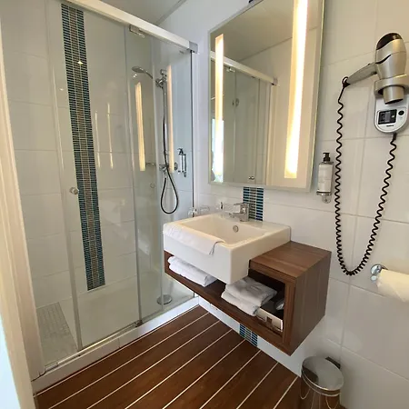 Hotel & Les Roches Noires