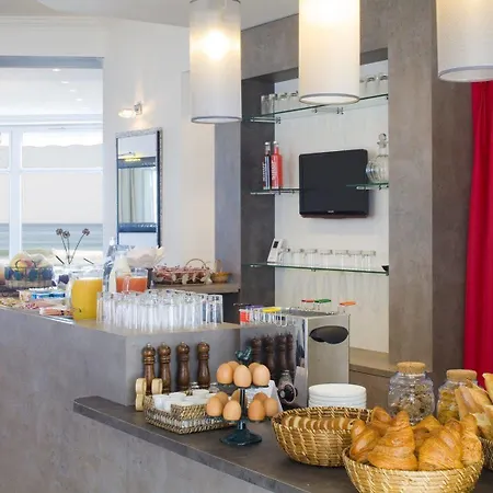 & Les Roches Noires 3* Les Sables-dʼOlonne