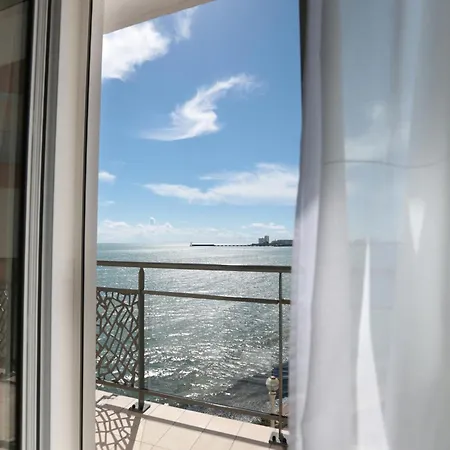 Hotel & Les Roches Noires