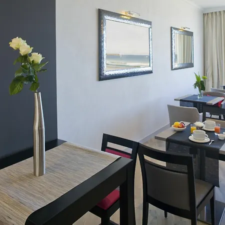 ホテル & Les Roches Noires 3*