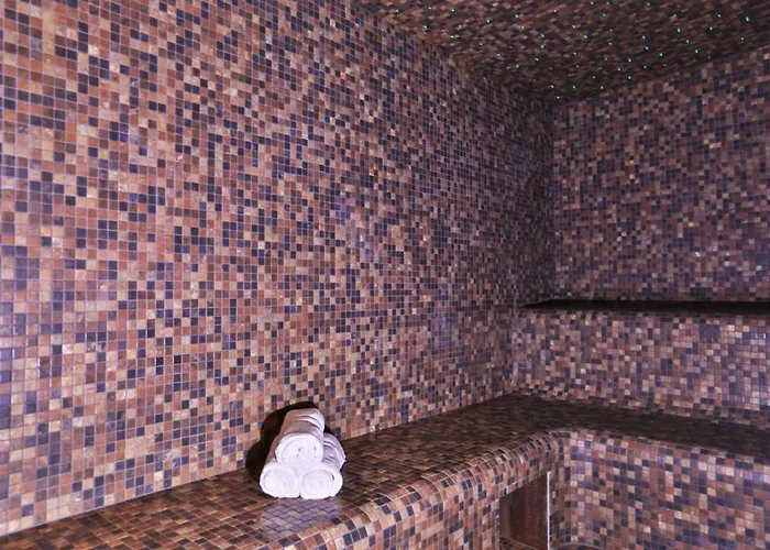 & Les Roches Noires Hotel