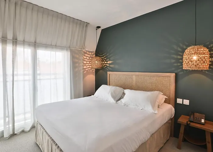 & Les Roches Noires Hotel 3*