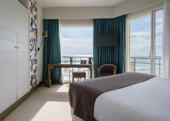 Hotel Hotel&spa Les Roches Noires 3*