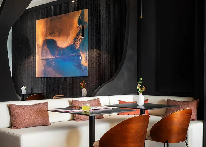 Hotel & Les Roches Noires 3*