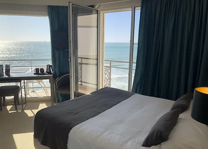 & Les Roches Noires 3* Les Sables-dʼOlonne