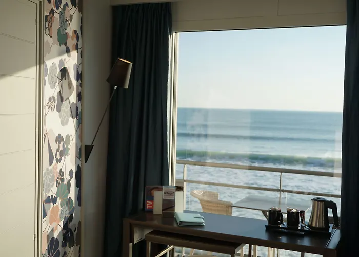 & Les Roches Noires 3*