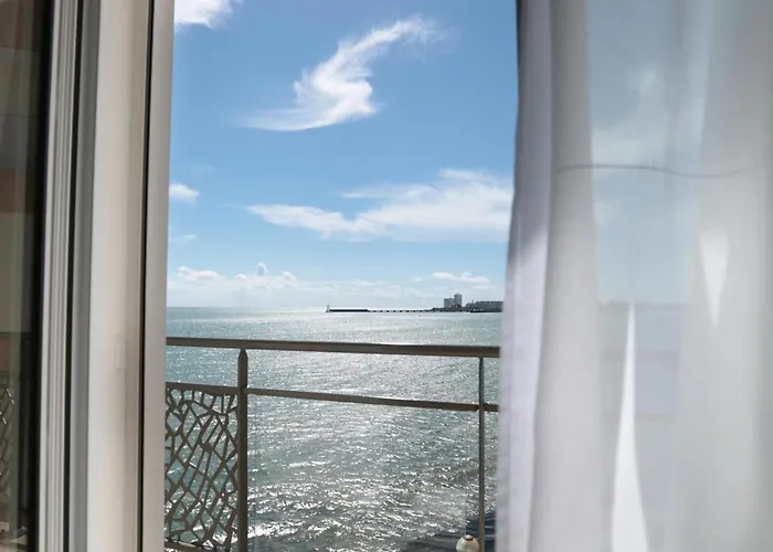 Hotel & Les Roches Noires